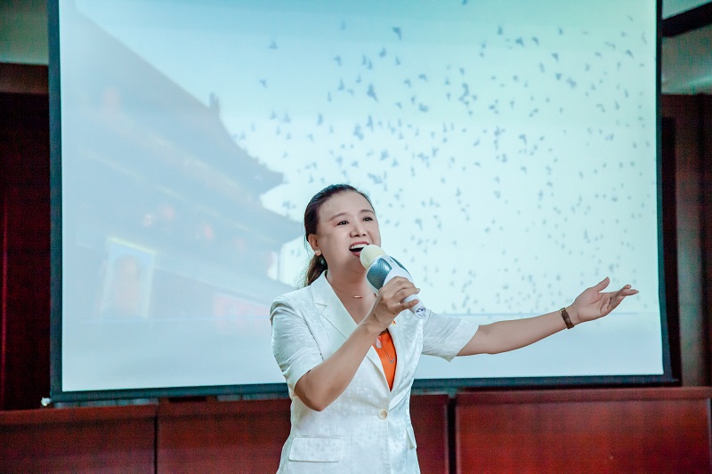 7.歌曲《领航》表演者：蔡民.jpg